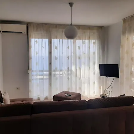 Deli Apartment