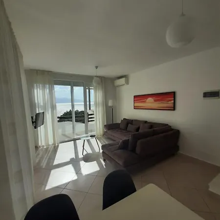 Deli Apartment