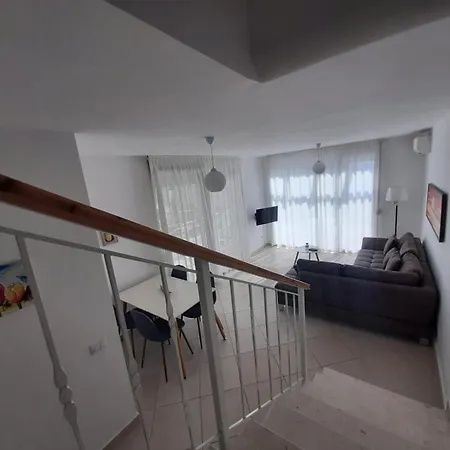 Deli Apartment